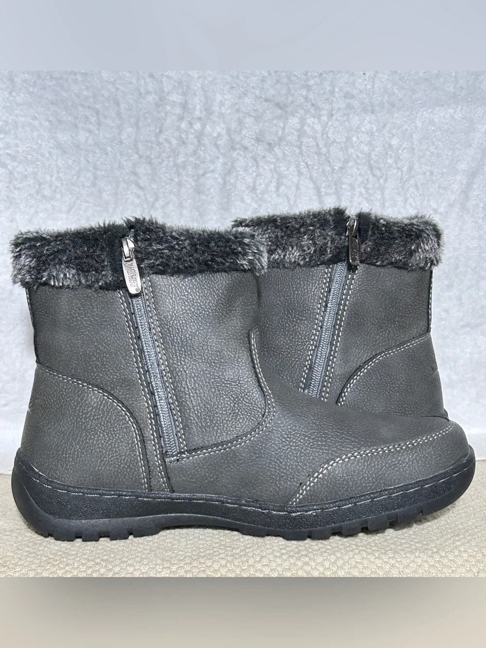 Khombu Womens Grey Addison Faux Fur Side Zip Water Repellant Booties Boots SZ 9